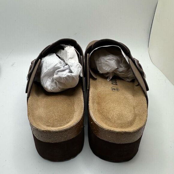 CUSHIONAIRE Women's Cork Footbed Platform Clog 6 BROWN - Picture 4 of 7